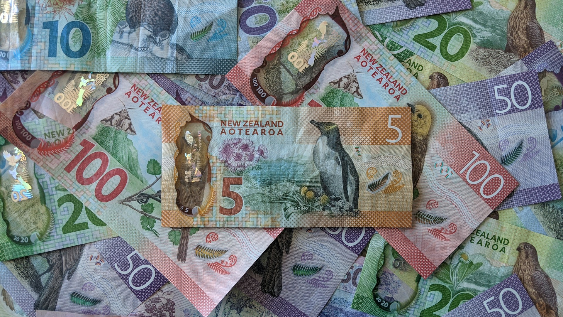 GBPNZD briefly touches below 100-period