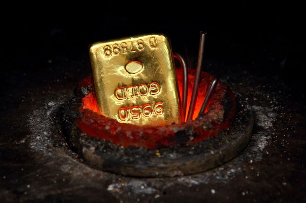 Gold tests 50-day SMA support ahead of NFP