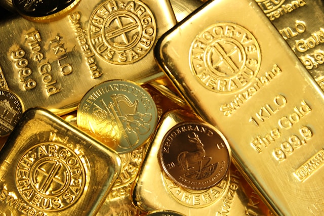 Gold surges to new record high, almost reaching $3,000!