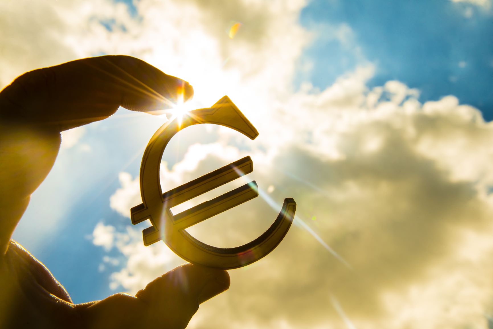 EURUSD set for “golden cross” despite pullback