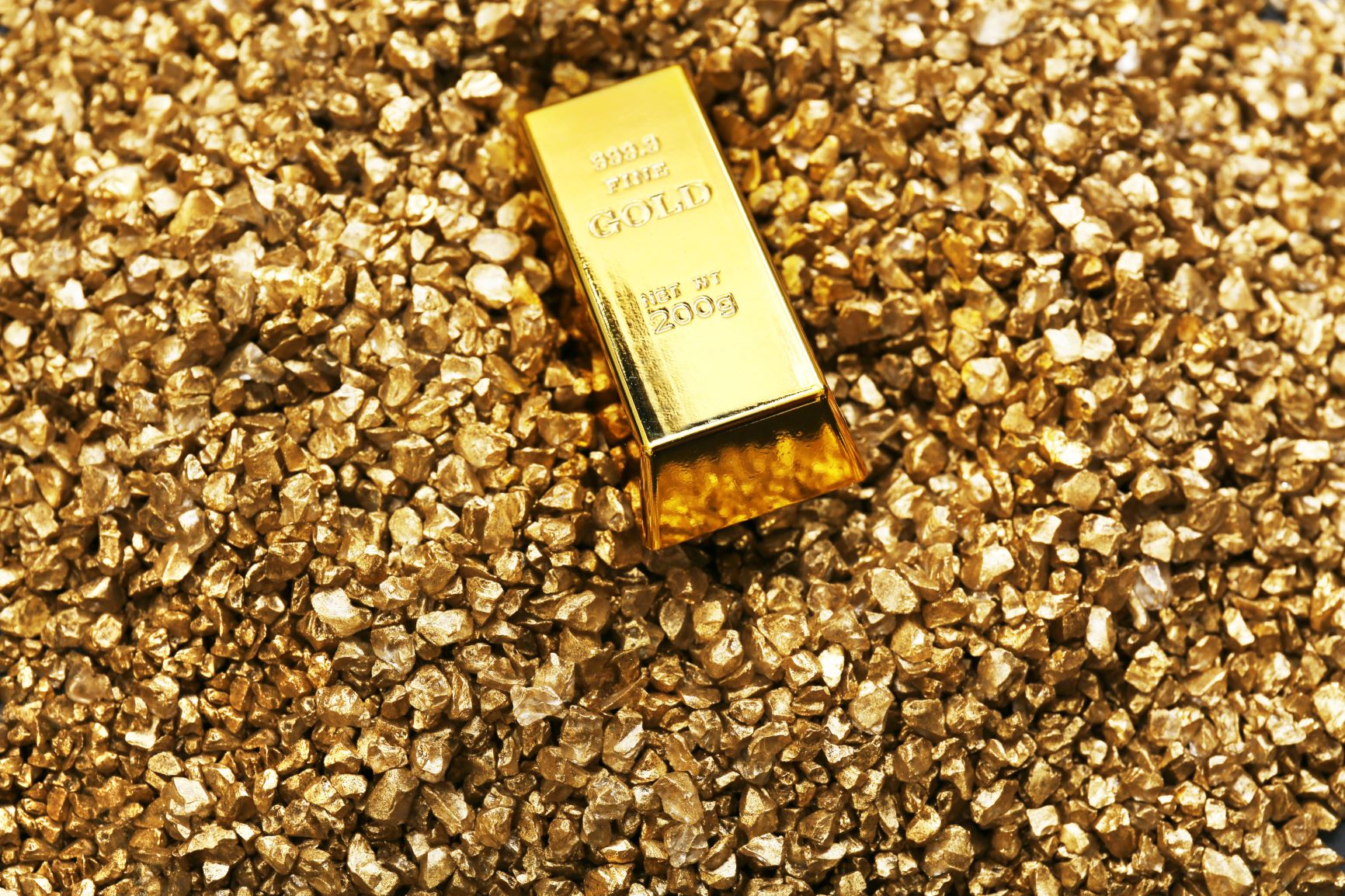 Gold edges higher past $2k ahead of US PCE inflation data